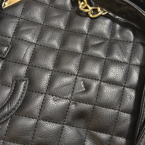 Quilted Black Chain Shoulder Bag – Large Elegant Tote Style - Picture 6 of 7